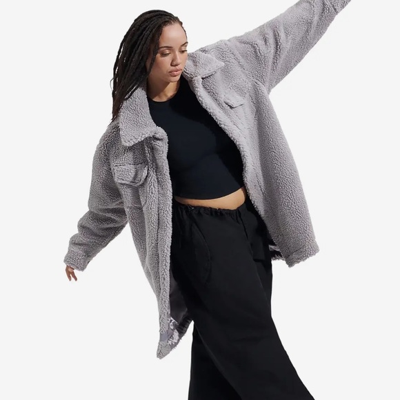 UGG Frankie Uggfluff Shirt Jacket Color: Cloudy Grey Size Small - Picture 5 of 7